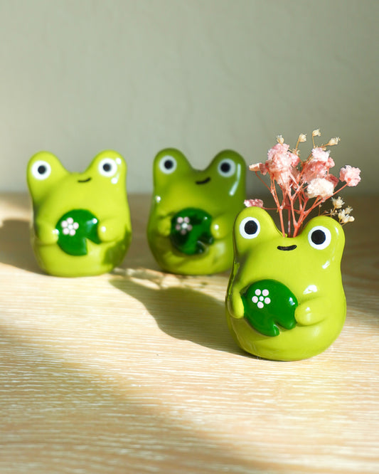 Froggy | Chonky Animal Desk Friends | Clay Figurine | Mini Bud Vase